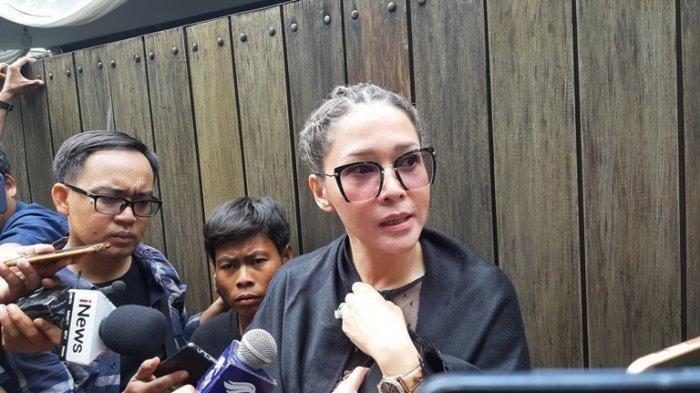 Ahmad Dhani Sedih, Maia Estianty Nikmati Pesta Pernikahan El Rumi