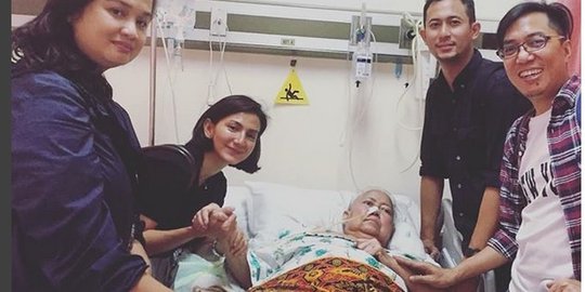 Ayah Bunga Zainal Meninggal Akibat Kanker, Dimakamkan di Tanah Kusir Pagi Ini